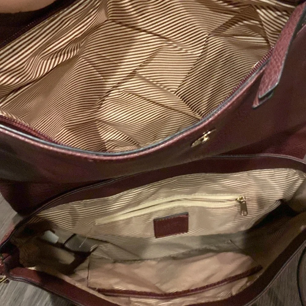 Market and Spruce shoulder purse. Brown. Multiple pockets.